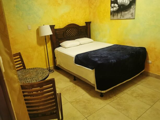 Imagen de la habitación del Hotel Antigua Inn. Foto 19