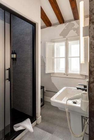 Imagen de la habitación del Hotel Antiguo Brondo Selfcheck-in Smart Rooms. Foto 5