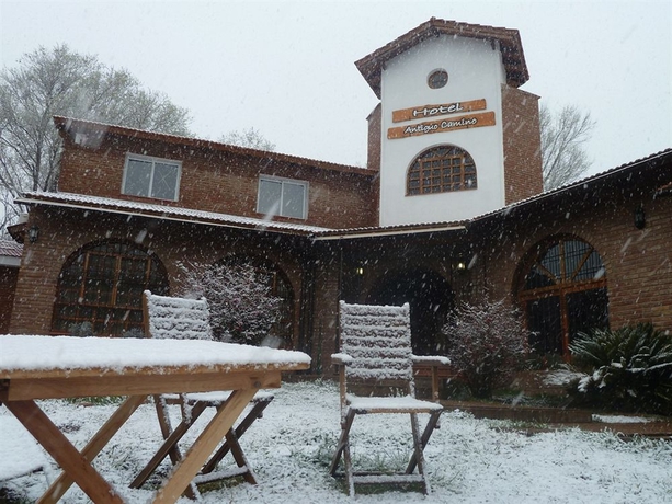 Imagen de los exteriores del Hotel Antiguo Camino. Foto 12