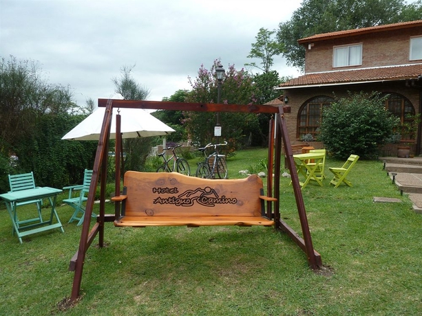 Imagen de los exteriores del Hotel Antiguo Camino. Foto 14