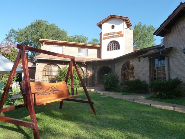 Imagen de los exteriores del Hotel Antiguo Camino. Foto 15