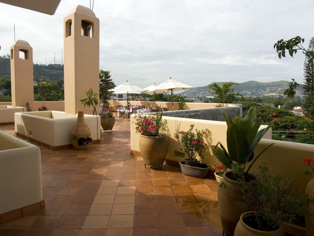 Imagen de los exteriores del Hotel Antiguo Fortin. Foto 4