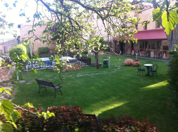 Imagen de la piscina del Hotel Antiguo Palacio De Atienza. Foto 18
