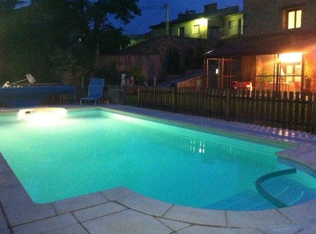 Imagen de la piscina del Hotel Antiguo Palacio De Atienza. Foto 19
