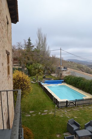 Imagen de la piscina del Hotel Antiguo Palacio De Atienza. Foto 20