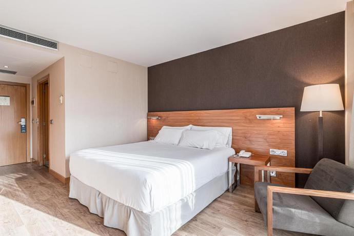 Imagen de la habitación del Hotel Antik San Sebastián. Foto 2