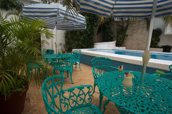 Imagen de los exteriores del Hotel Antillano. Foto 11