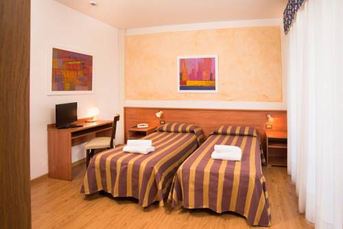Imagen de la habitación del Hotel Antille. Foto 4