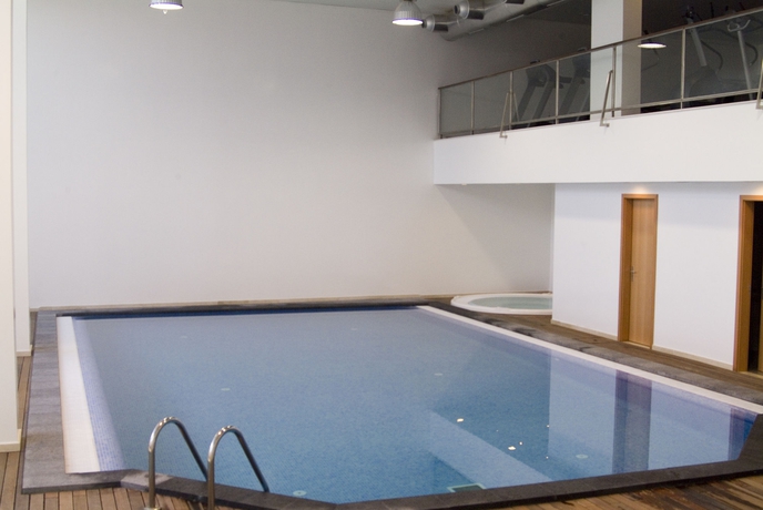 Imagen de la piscina del Hotel Antillia. Foto 63