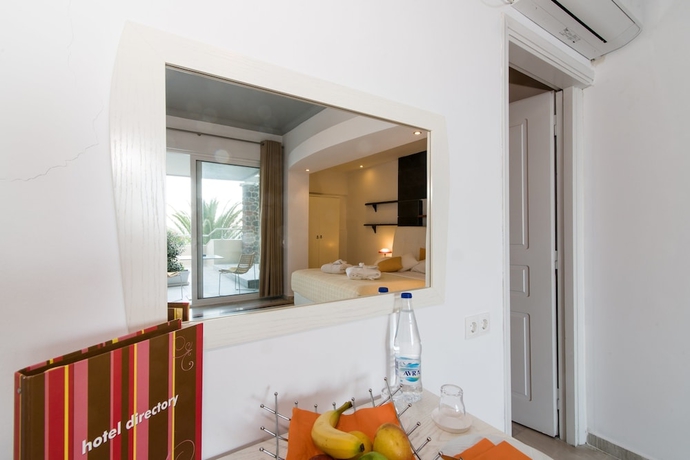 Imagen de la habitación del Hotel Antinea Suites and Spa. Foto 4