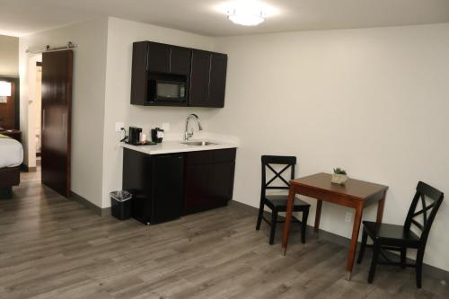 Imagen general del Hotel Antioch Inn and Suites. Foto 3