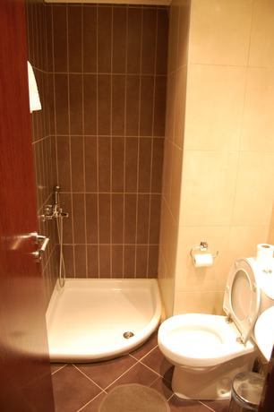 Imagen de la habitación del Hotel Antirrio. Foto 3