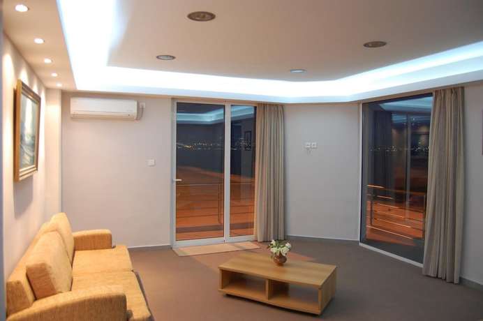 Imagen de la habitación del Hotel Antirrio. Foto 8