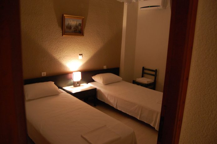 Imagen de la habitación del Hotel Antirrio. Foto 9