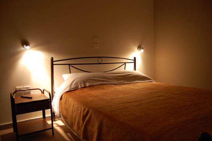 Imagen de la habitación del Hotel Antirrio. Foto 13