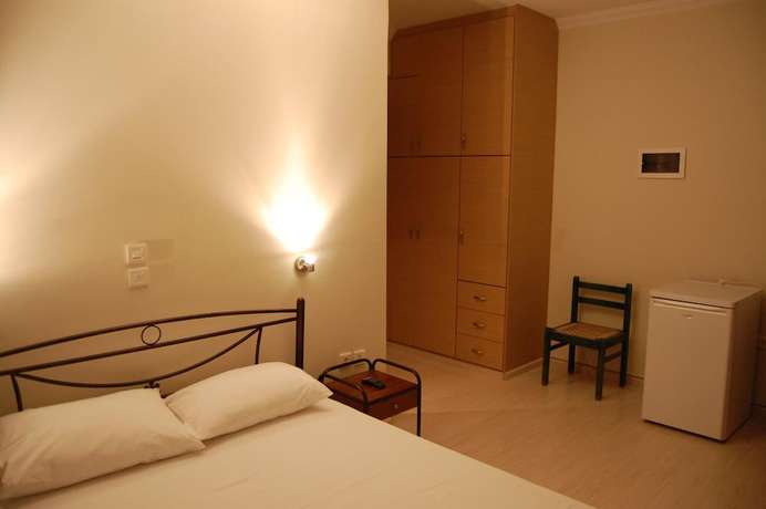 Imagen de la habitación del Hotel Antirrio. Foto 15