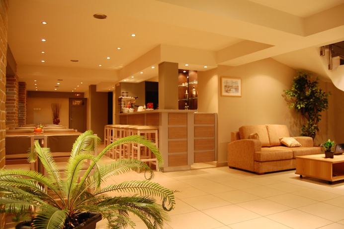 Imagen del bar/restaurante del Hotel Antirrio. Foto 2