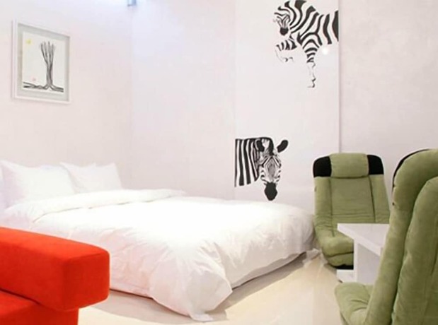 Imagen de la habitación del Hotel Antives. Foto 16