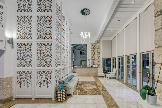 Imagen de los interiores del Hotel Antmare. Foto 9