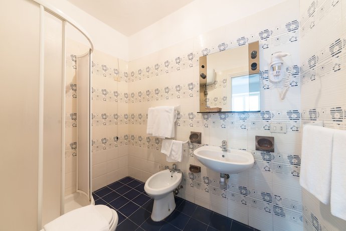 Imagen de la habitación del Hotel Antonella, Ischia. Foto 4