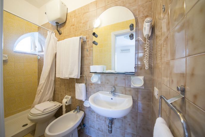 Imagen de la habitación del Hotel Antonella, Ischia. Foto 8