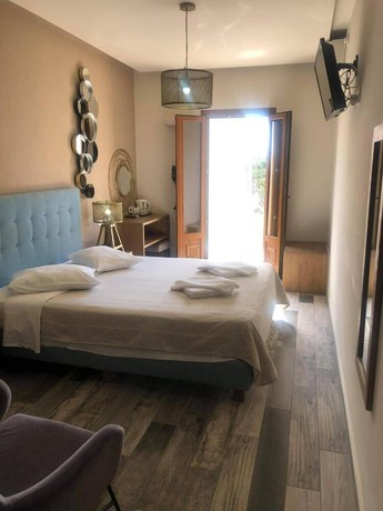 Imagen de la habitación del Hotel Antonia, Fira. Foto 12