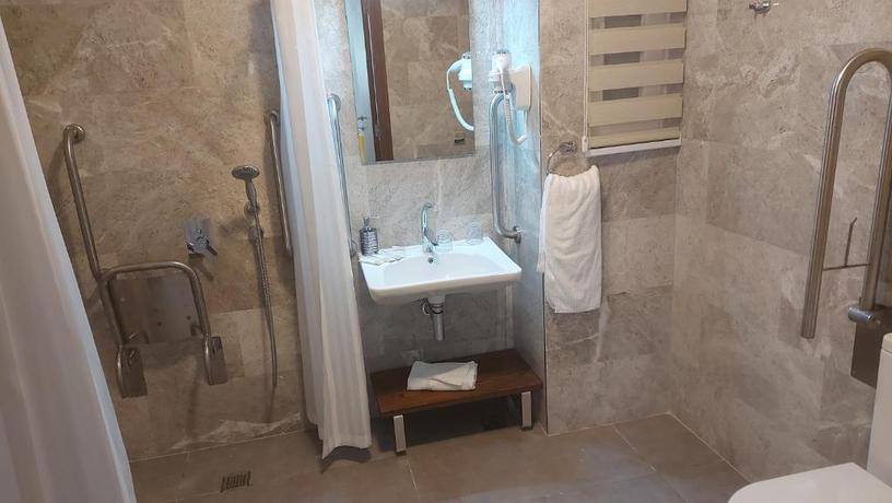 Imagen de la habitación del Hotel Antoniel Suites. Foto 6