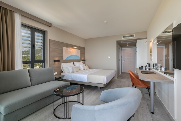 Imagen de la habitación del Hotel Antonio, Makarska. Foto 9
