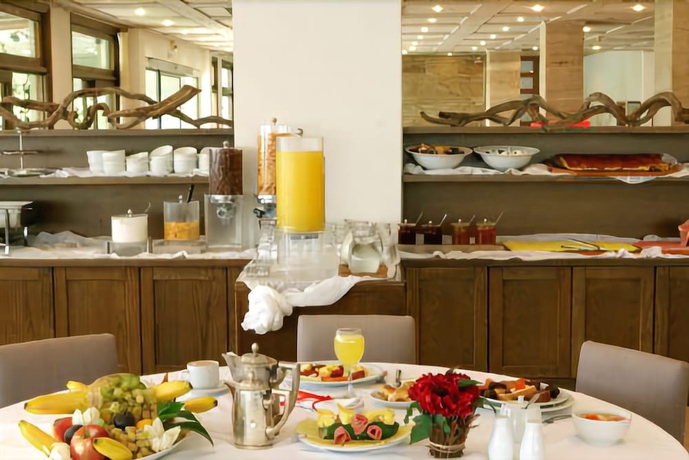 Imagen del bar/restaurante del Hotel Antonios. Foto 5