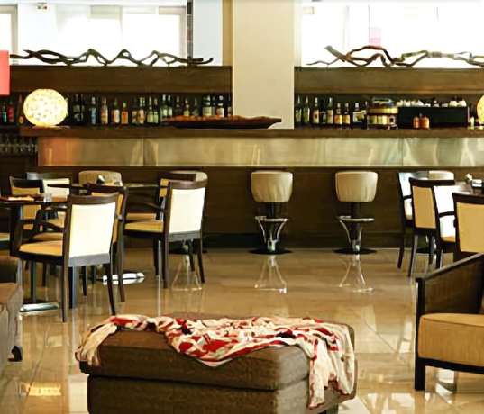 Imagen del bar/restaurante del Hotel Antonios. Foto 8