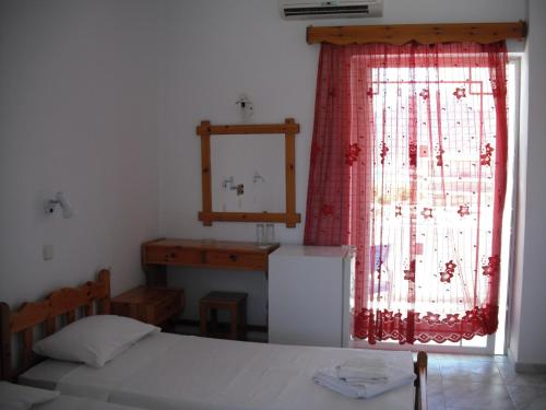 Imagen de la habitación del Hotel Antonis. Foto 7