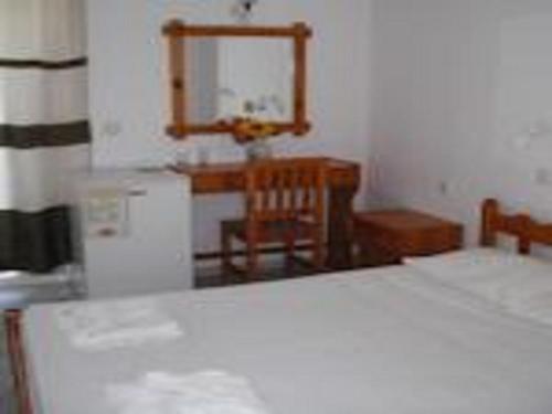 Imagen de la habitación del Hotel Antonis. Foto 8