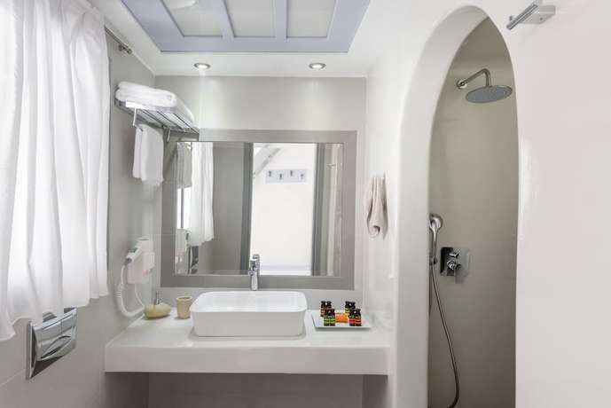 Imagen de la habitación del Hotel Antoperla Luxury and Spa. Foto 13