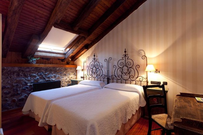 Imagen de la habitación del Hotel Antsotegi. Foto 4