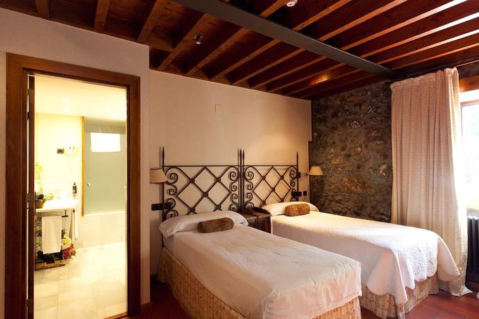 Imagen de la habitación del Hotel Antsotegi. Foto 6