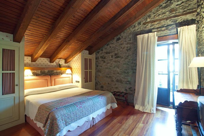 Imagen de la habitación del Hotel Antsotegi. Foto 8