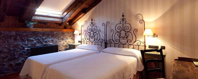 Imagen de la habitación del Hotel Antsotegi. Foto 10