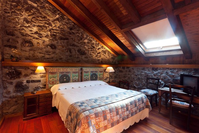 Imagen de la habitación del Hotel Antsotegi. Foto 15