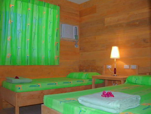 Imagen de la habitación del Hotel Antulang Beach Resort. Foto 9