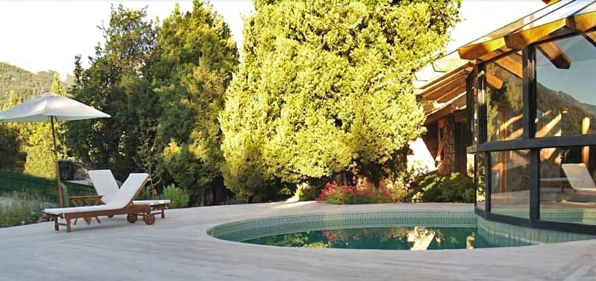 Imagen de la piscina del Hotel Antuquelen. Foto 16