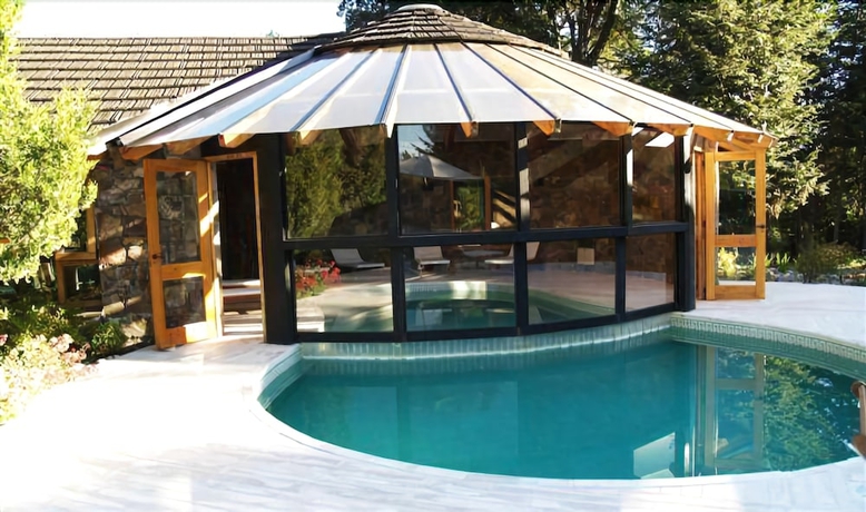 Imagen de la piscina del Hotel Antuquelen. Foto 17