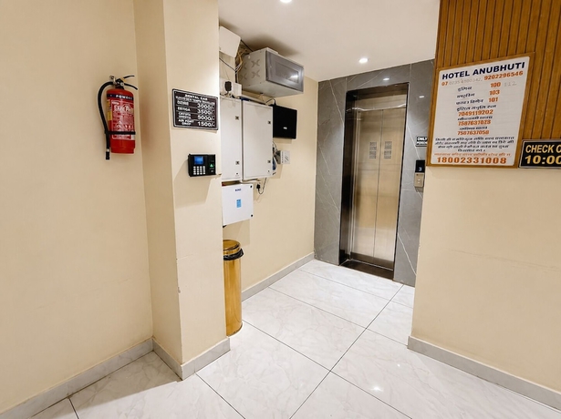 Imagen de los interiores del Hotel Anubhuti. Foto 15