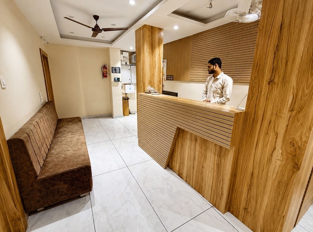 Imagen de los interiores del Hotel Anubhuti. Foto 16