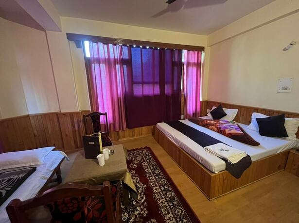 Imagen de la habitación del Hotel Anupam. Foto 17