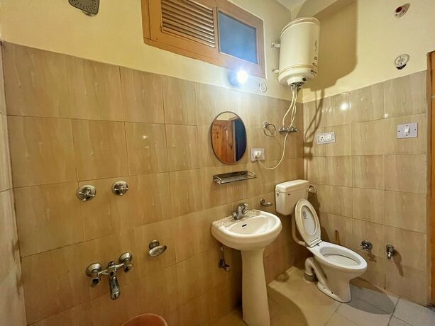 Imagen de la habitación del Hotel Anupam. Foto 19