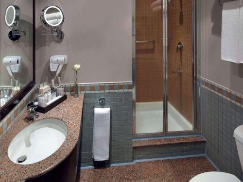 Imagen de la habitación del Hotel Anwar Al Madinah Movenpick. Foto 10