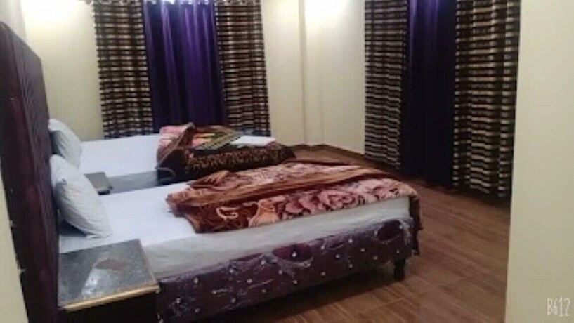 Imagen de la habitación del Hotel Anwar-ul-Madina Naran. Foto 13
