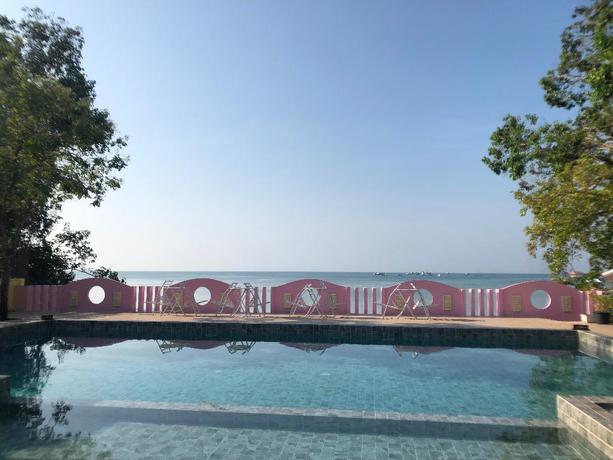 Imagen de la piscina del Hotel Anyavee Chom By The Sea. Foto 10