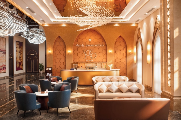 Imagen del bar/restaurante del Hotel Anyla Grand Hotels. Foto 2