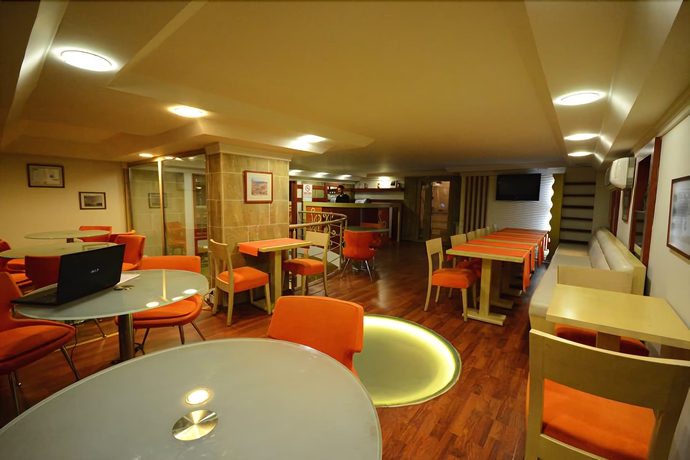 Imagen de los interiores del Hotel Anzac. Foto 18